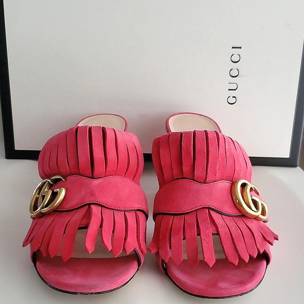 GUCCIKid Hot Pink Womens Scamosciato GG Marmont Fringe Mid Heel Slide Sandals 37